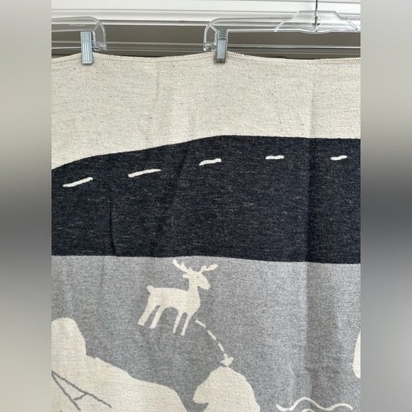 Super Cute David Fussenegger Grey Around the World Blanket/Throw - Picture 10 of 12